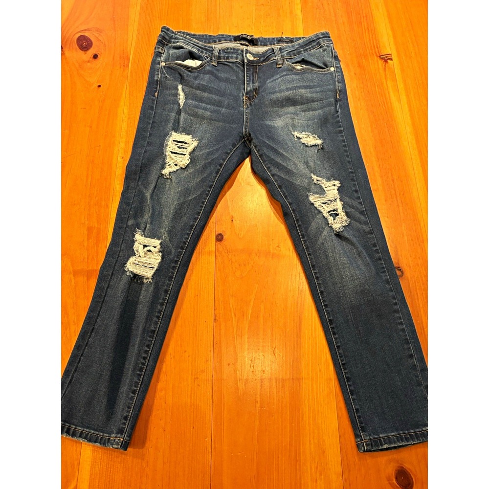 Judy Blue Women 15x32 Capri Fit Jeans Distressed Ripped Dark Wash Stretch Denim